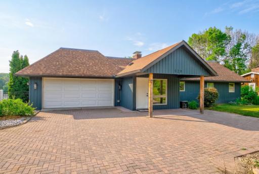 520 Glenbrook Avenue N, Saint Paul, MN 55128