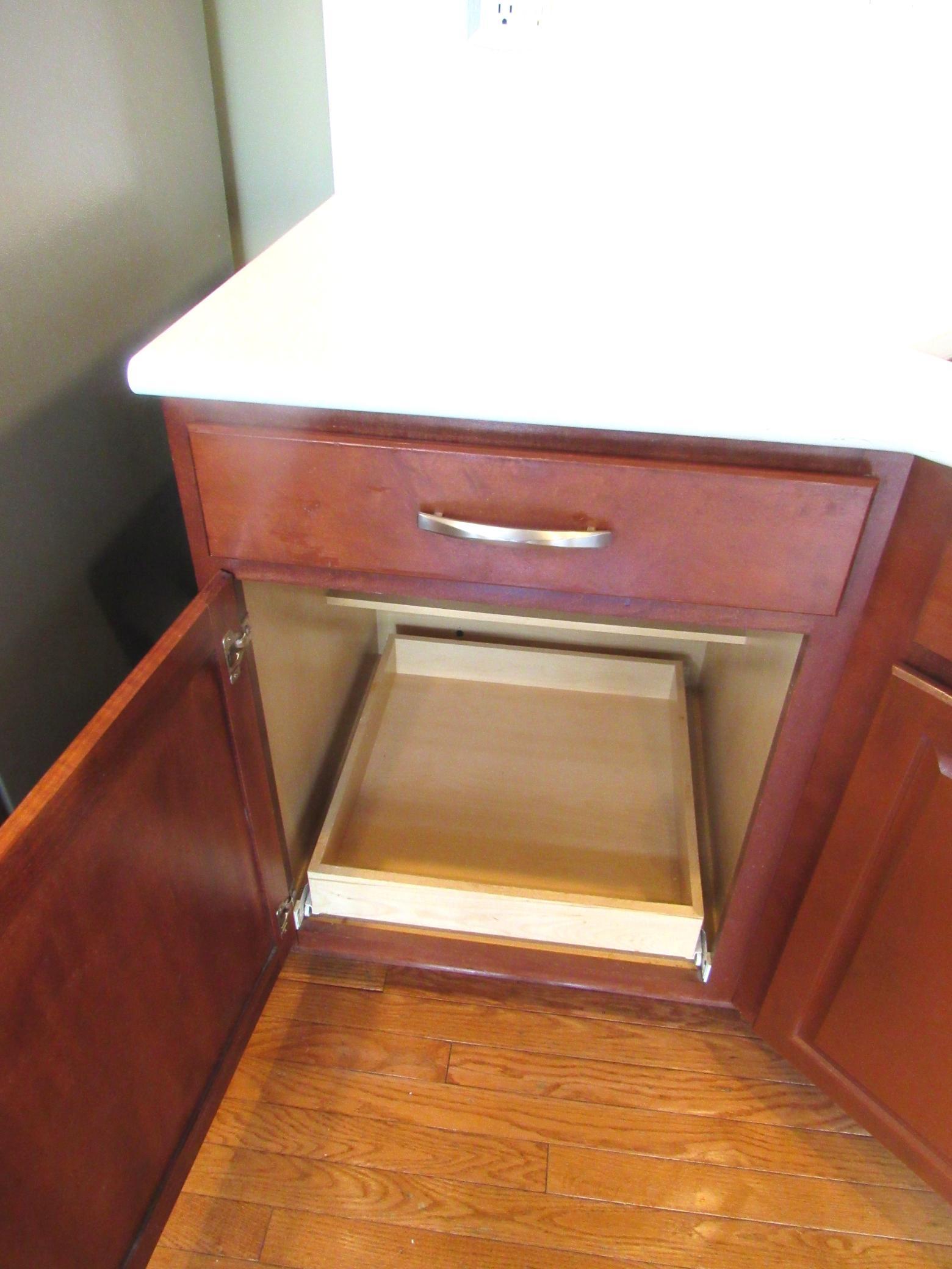 For your convenience there are pullouts shelves in the lower cabinets.
