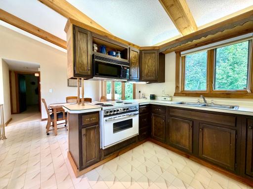 Kitchen 5.jpeg