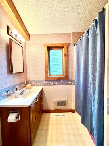 Upper level bathroom.jpeg