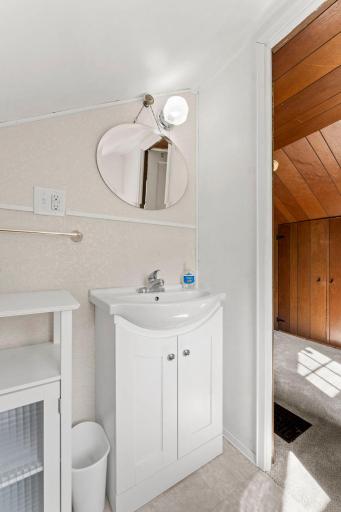 Upper level 1/2 bathroom