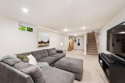 14-web-or-mls-3012-33rd-ave-ne.jpg
