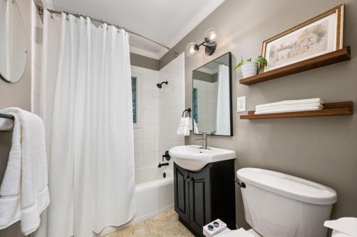 11-web-or-mls-3012-33rd-ave-ne.jpg