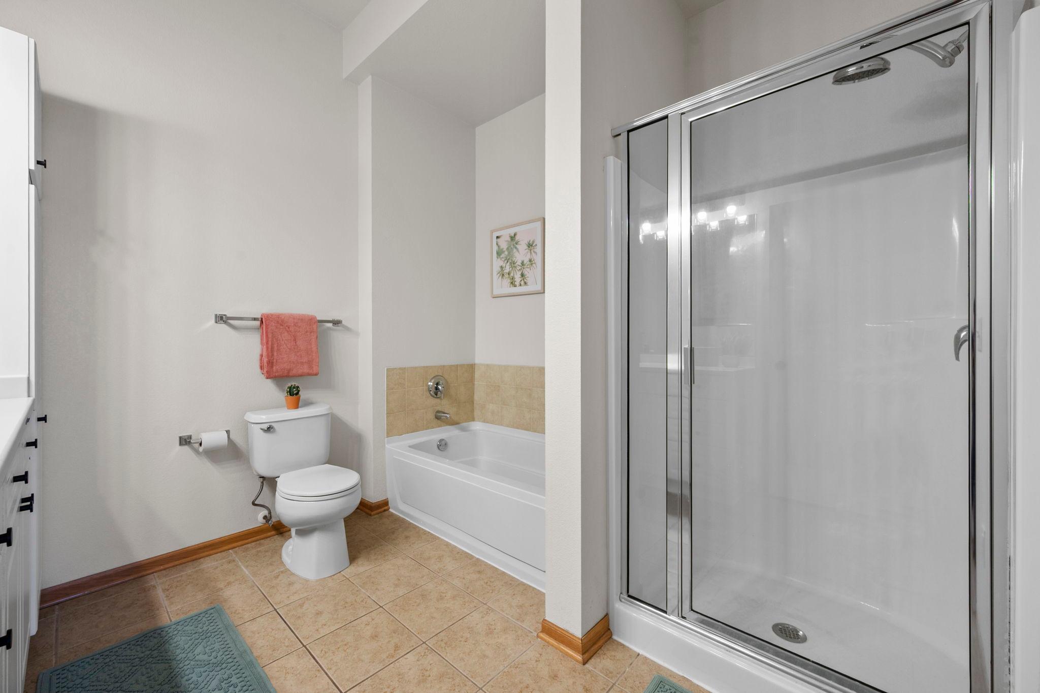 76-web-or-mls-1800 Graham Ave 404-309.jpg