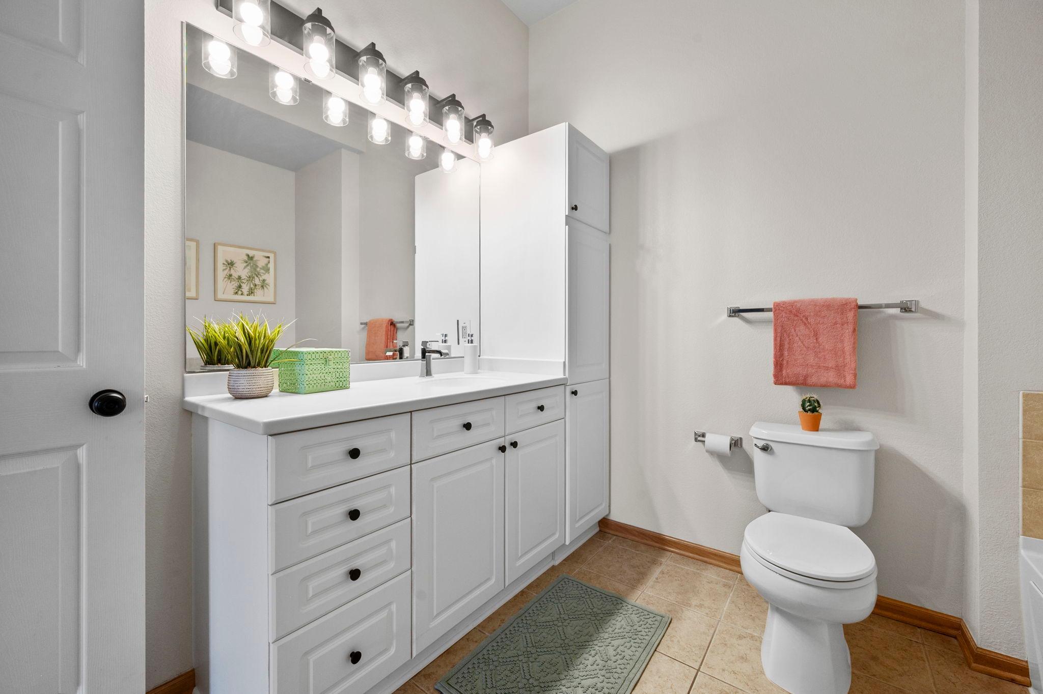 77-web-or-mls-1800 Graham Ave 404-314.jpg