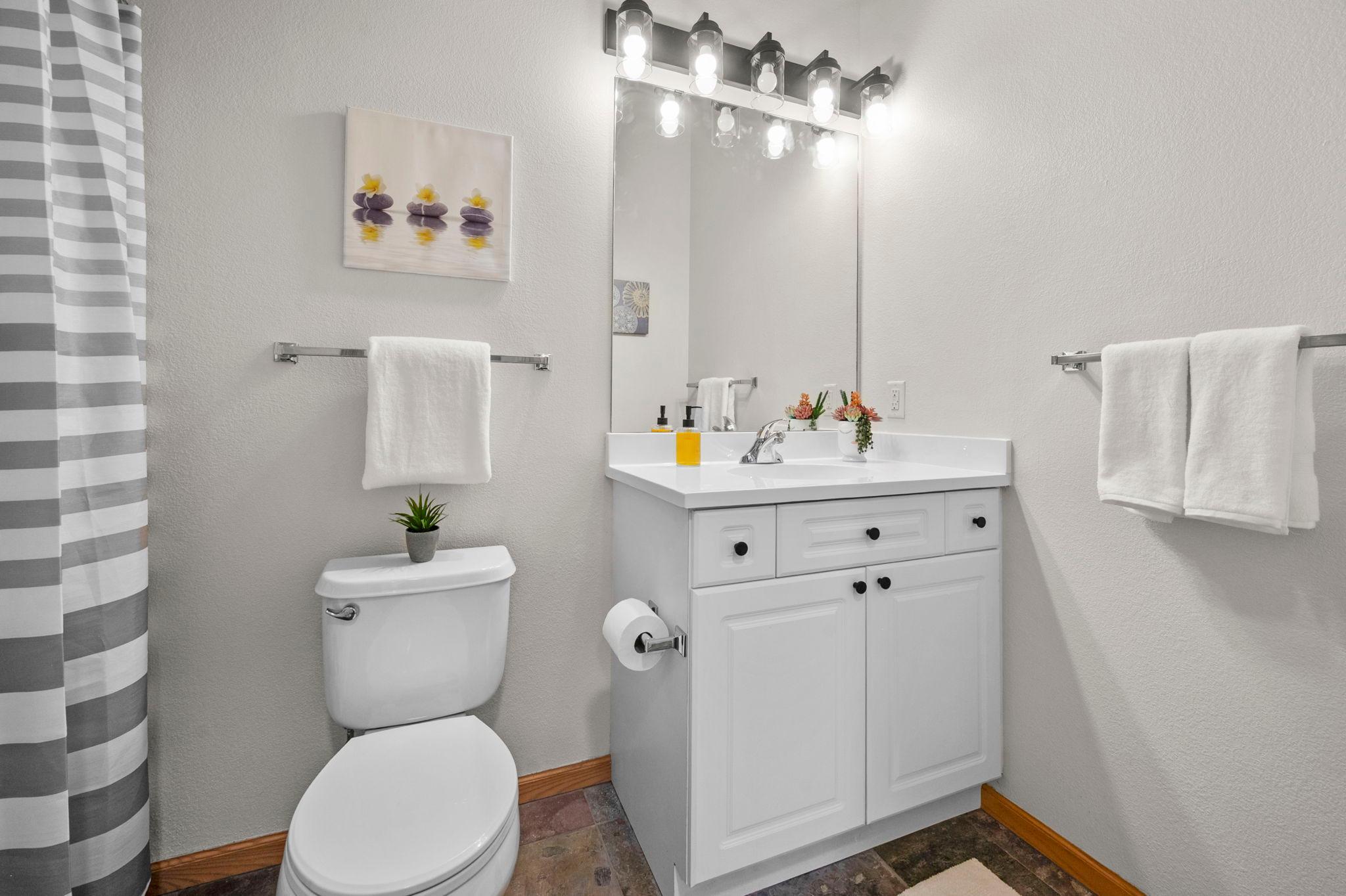 67-web-or-mls-1800 Graham Ave 404-109.jpg