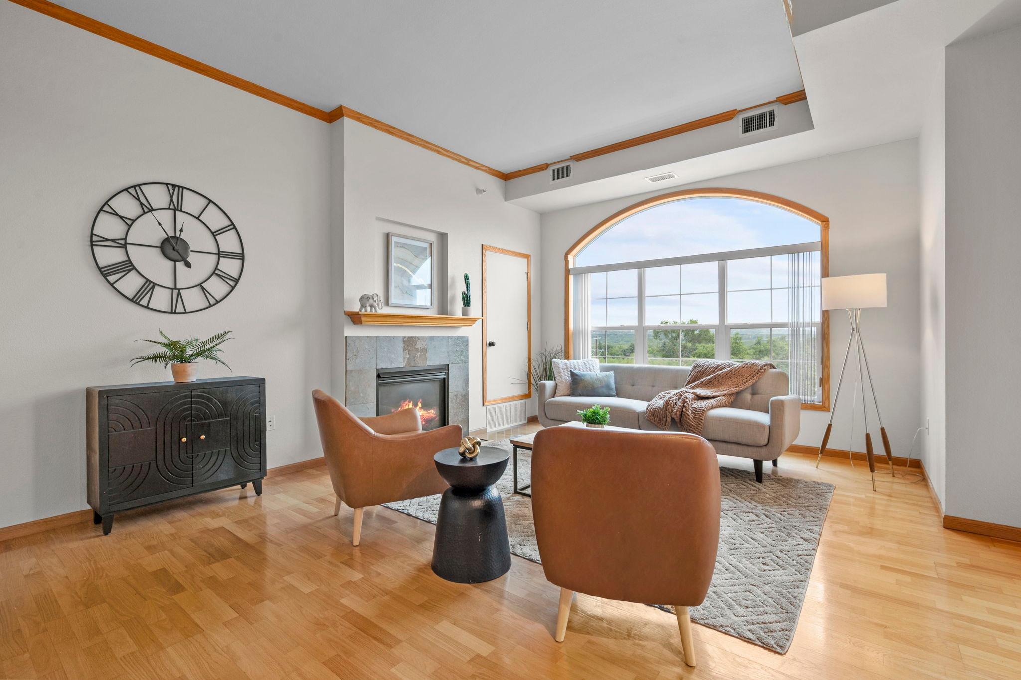 41-web-or-mls-1800 Graham Ave 404-144.jpg