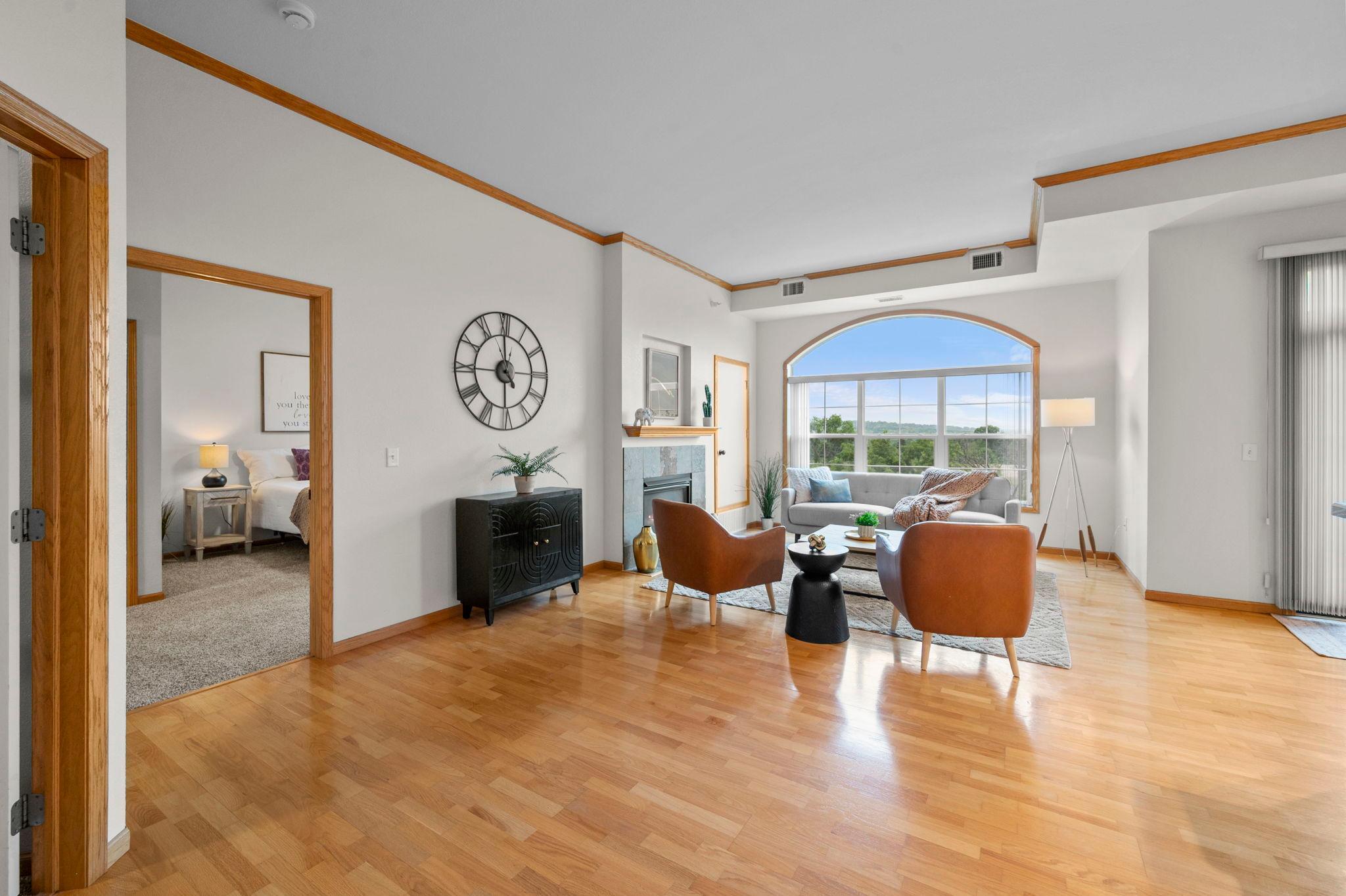 35-web-or-mls-1800 Graham Ave 404-124.jpg