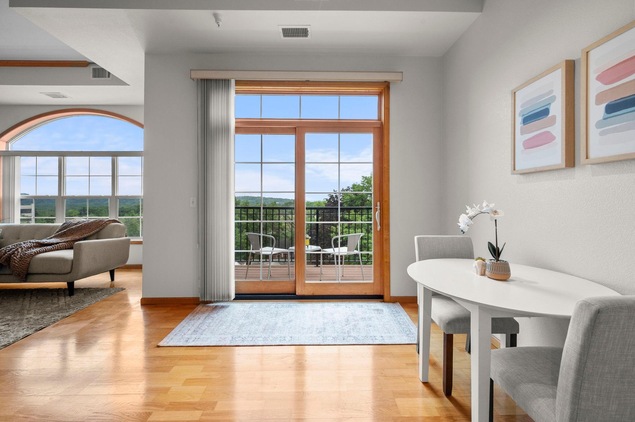 52-web-or-mls-1800 Graham Ave 404-214.jpg
