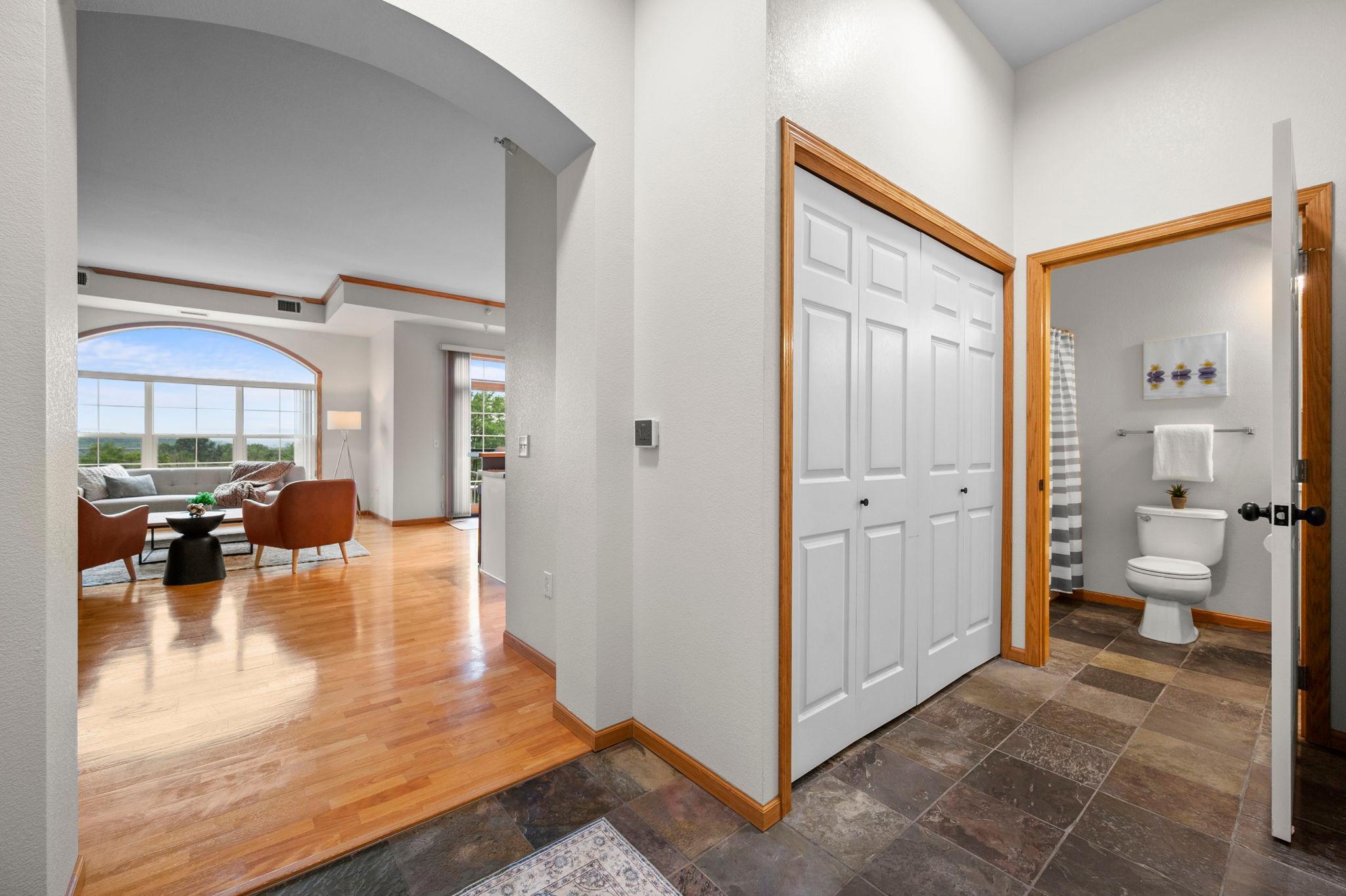 63-web-or-mls-1800 Graham Ave 404-94.jpg