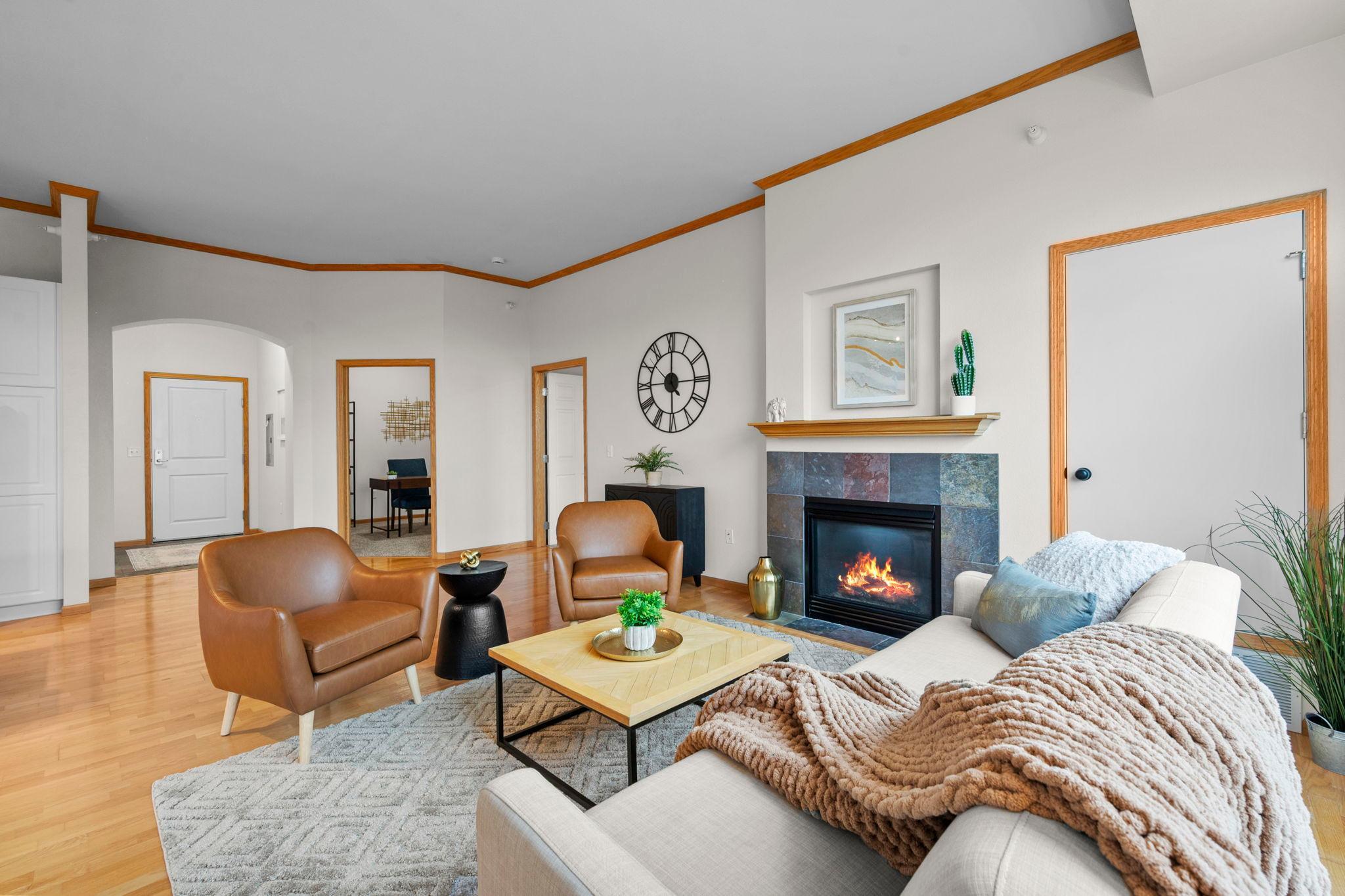48-web-or-mls-1800 Graham Ave 404-179.jpg