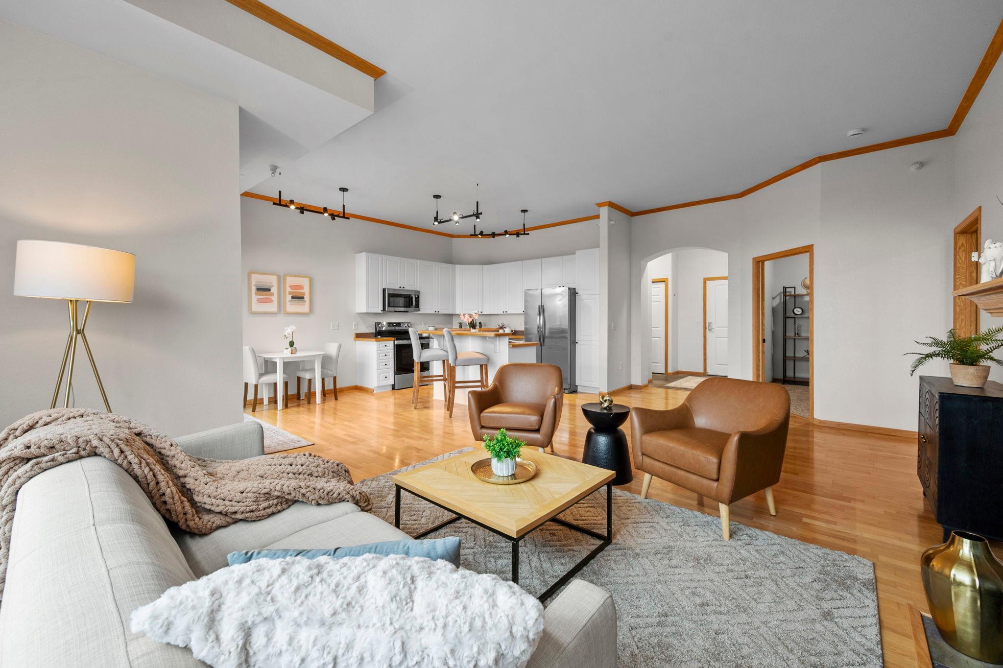 45-web-or-mls-1800 Graham Ave 404-164.jpg