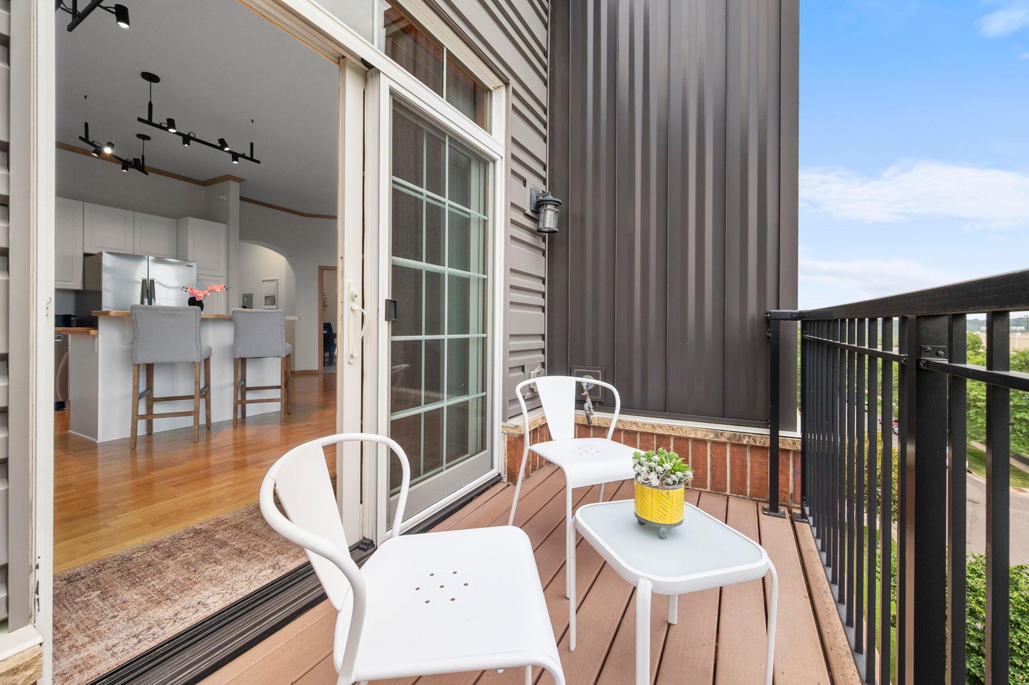 82-web-or-mls-1800 Graham Ave 404-234.jpg
