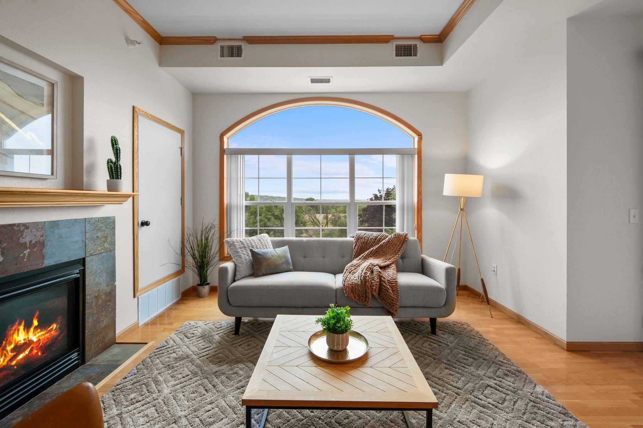 40-web-or-mls-1800 Graham Ave 404-249.jpg