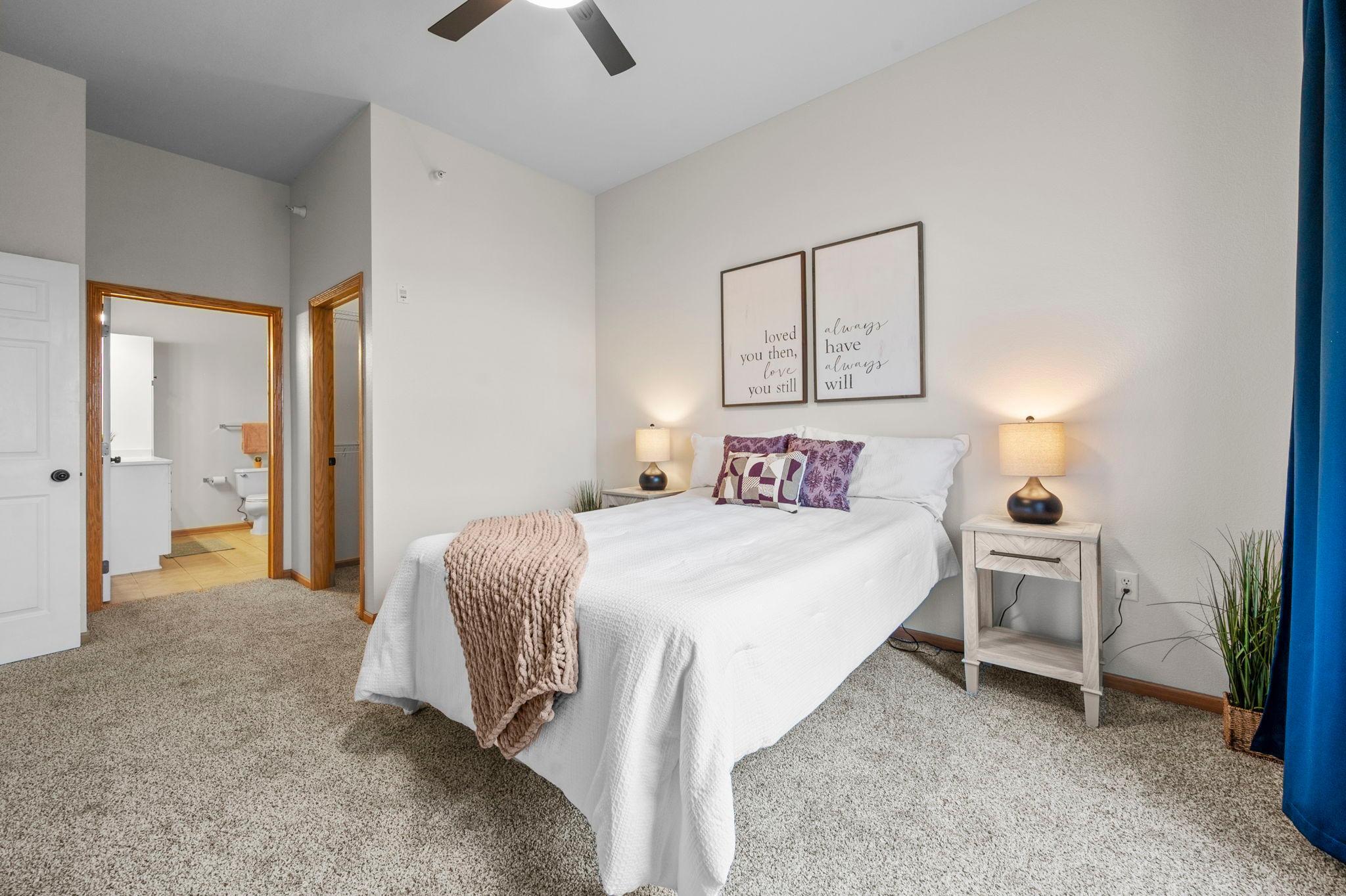 70-web-or-mls-1800 Graham Ave 404-279.jpg