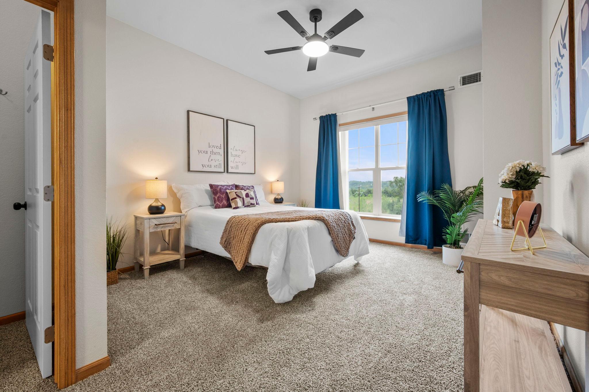 69-web-or-mls-1800 Graham Ave 404-274.jpg