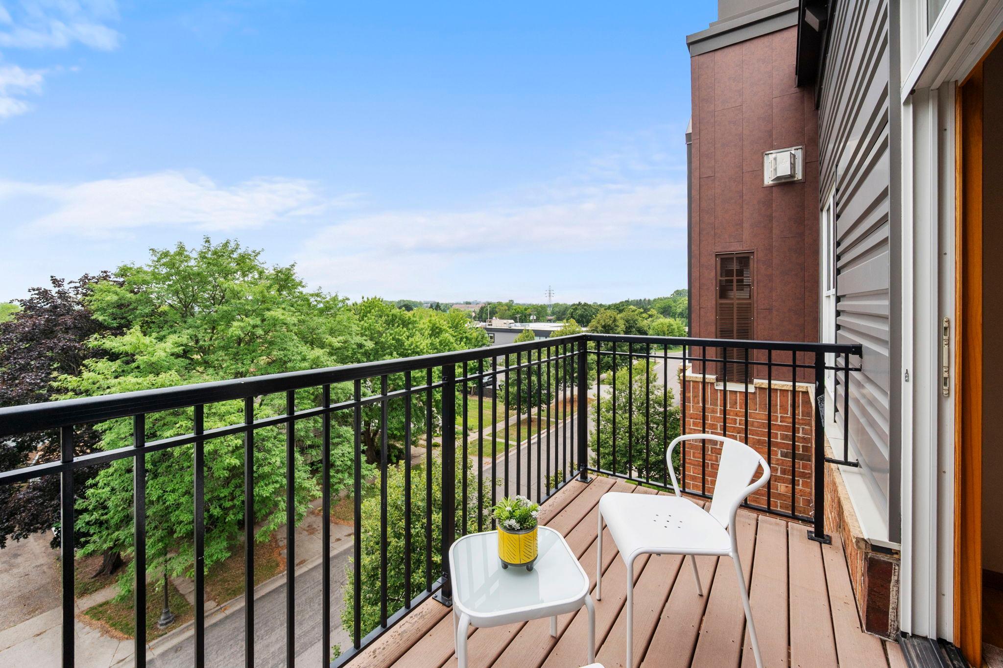 83-web-or-mls-1800 Graham Ave 404-239.jpg