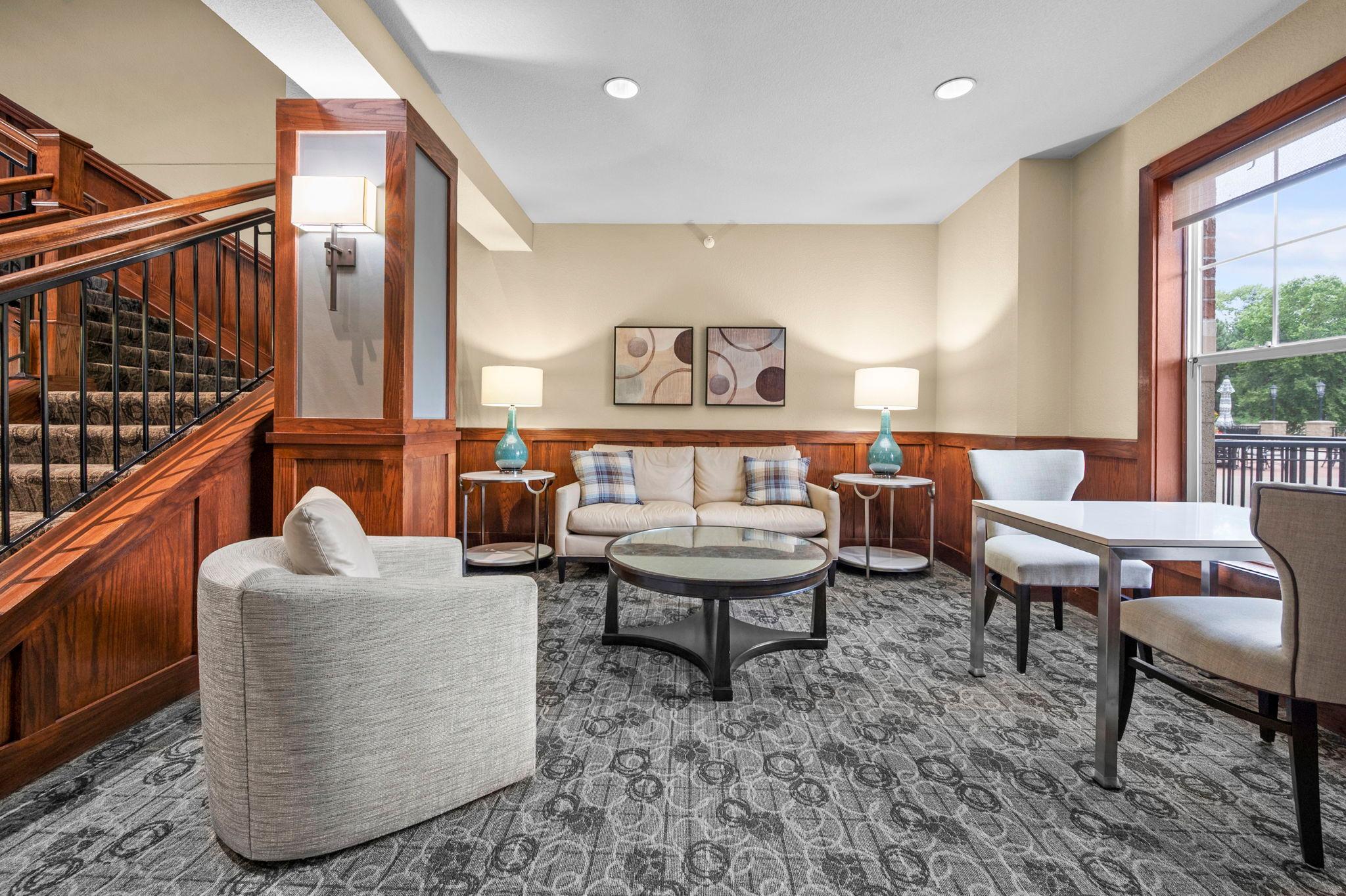 22-web-or-mls-1800 Graham Ave 404-29.jpg