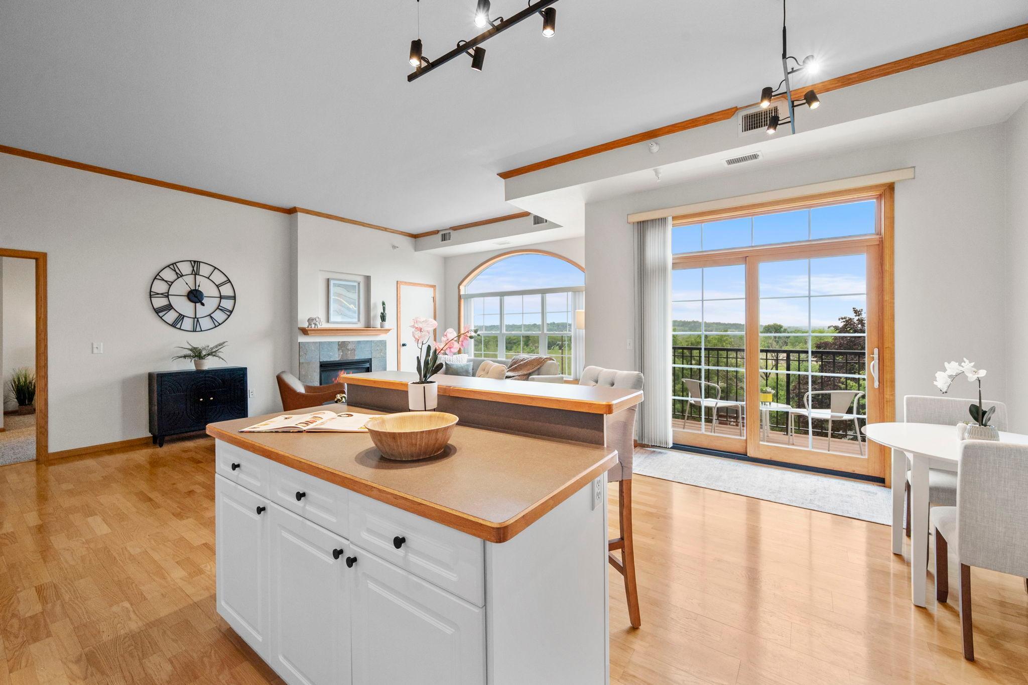 58-web-or-mls-1800 Graham Ave 404-209.jpg