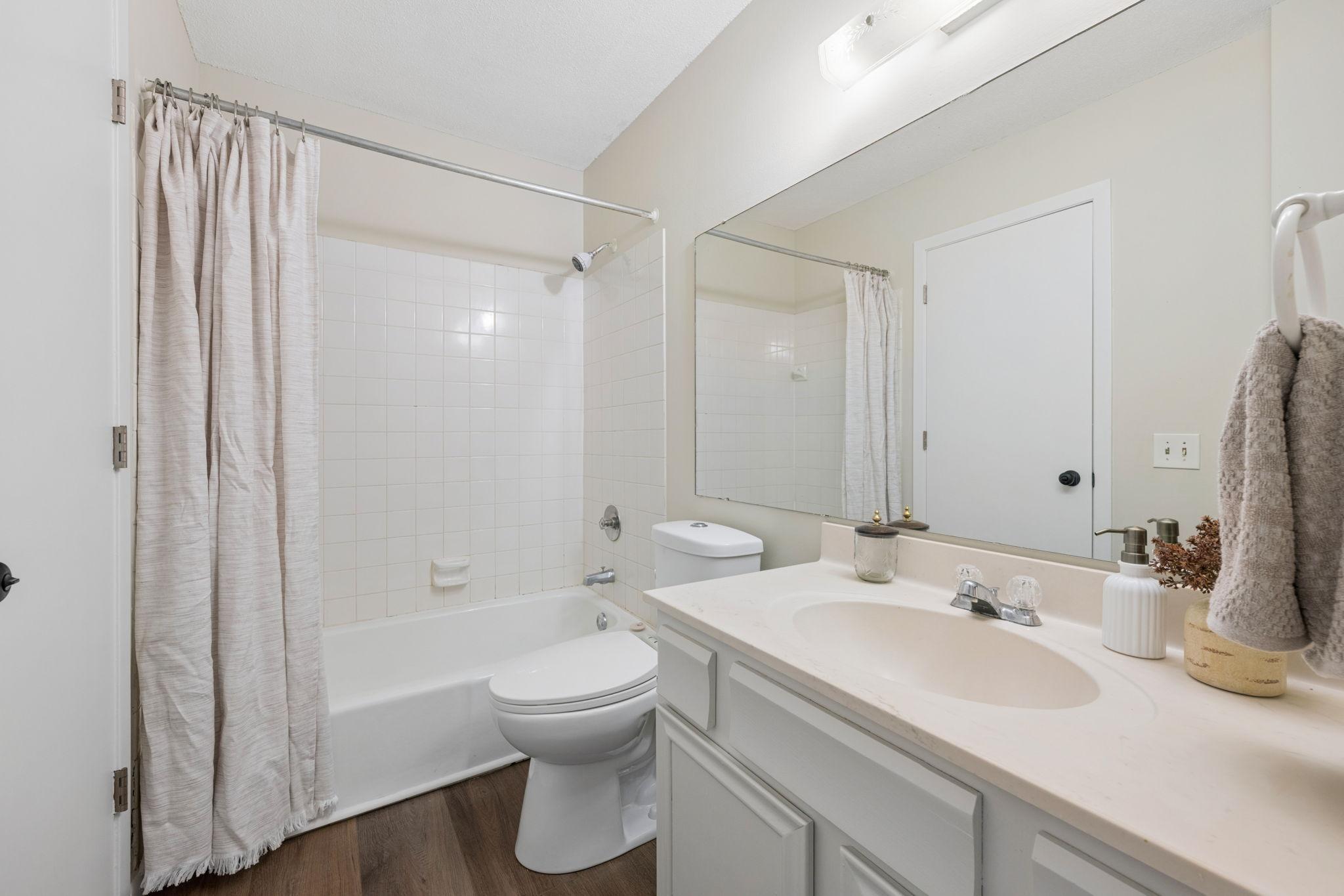 Primary ensuite full bath.