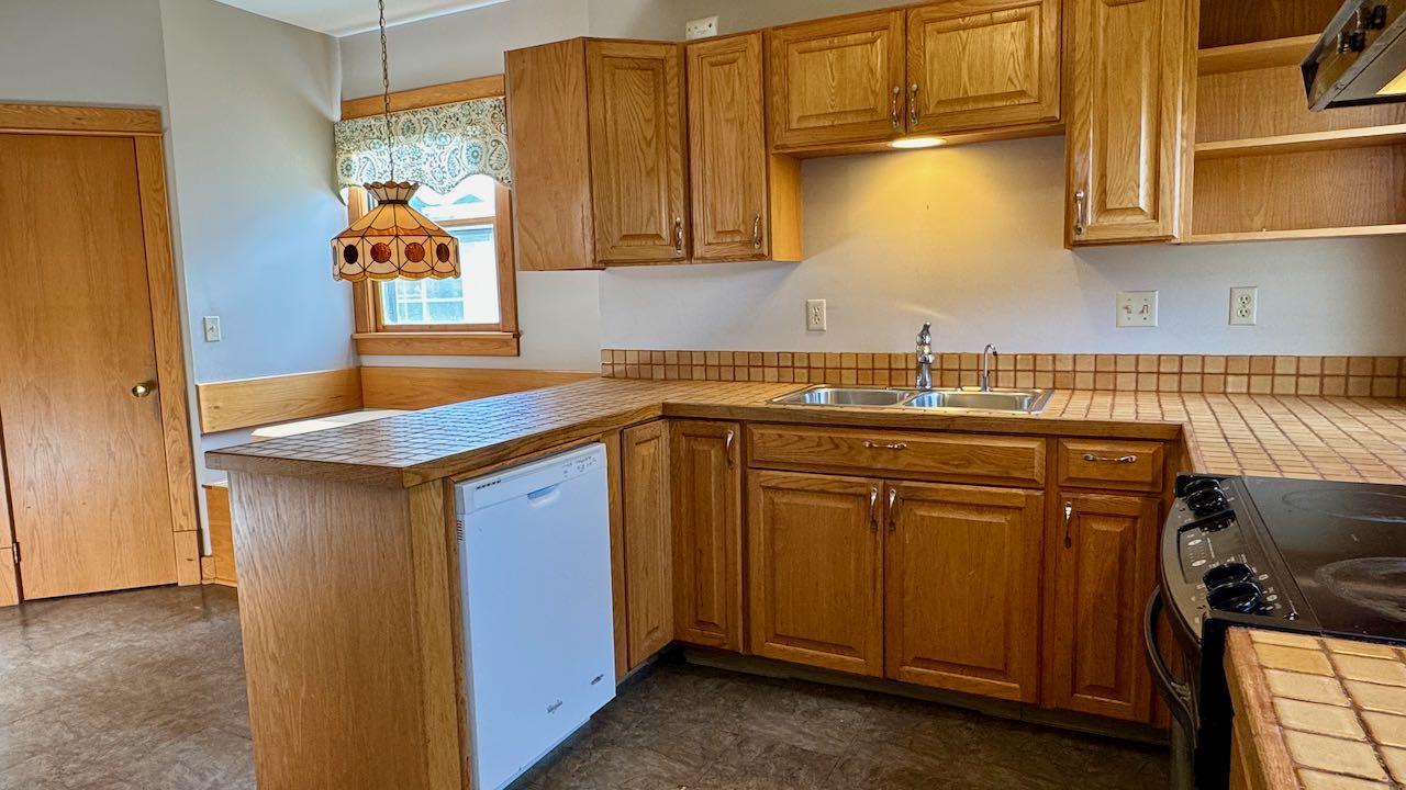(17) Kitchen.jpeg