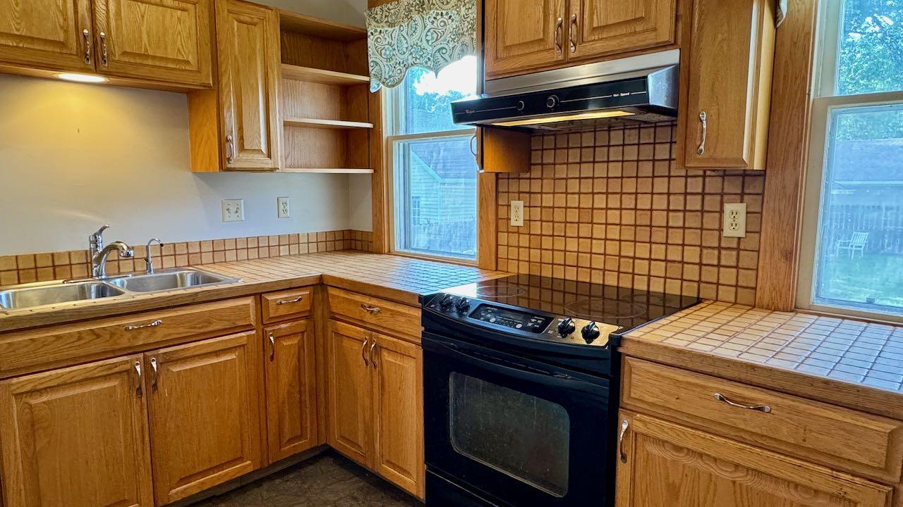 (18) Kitchen.jpeg