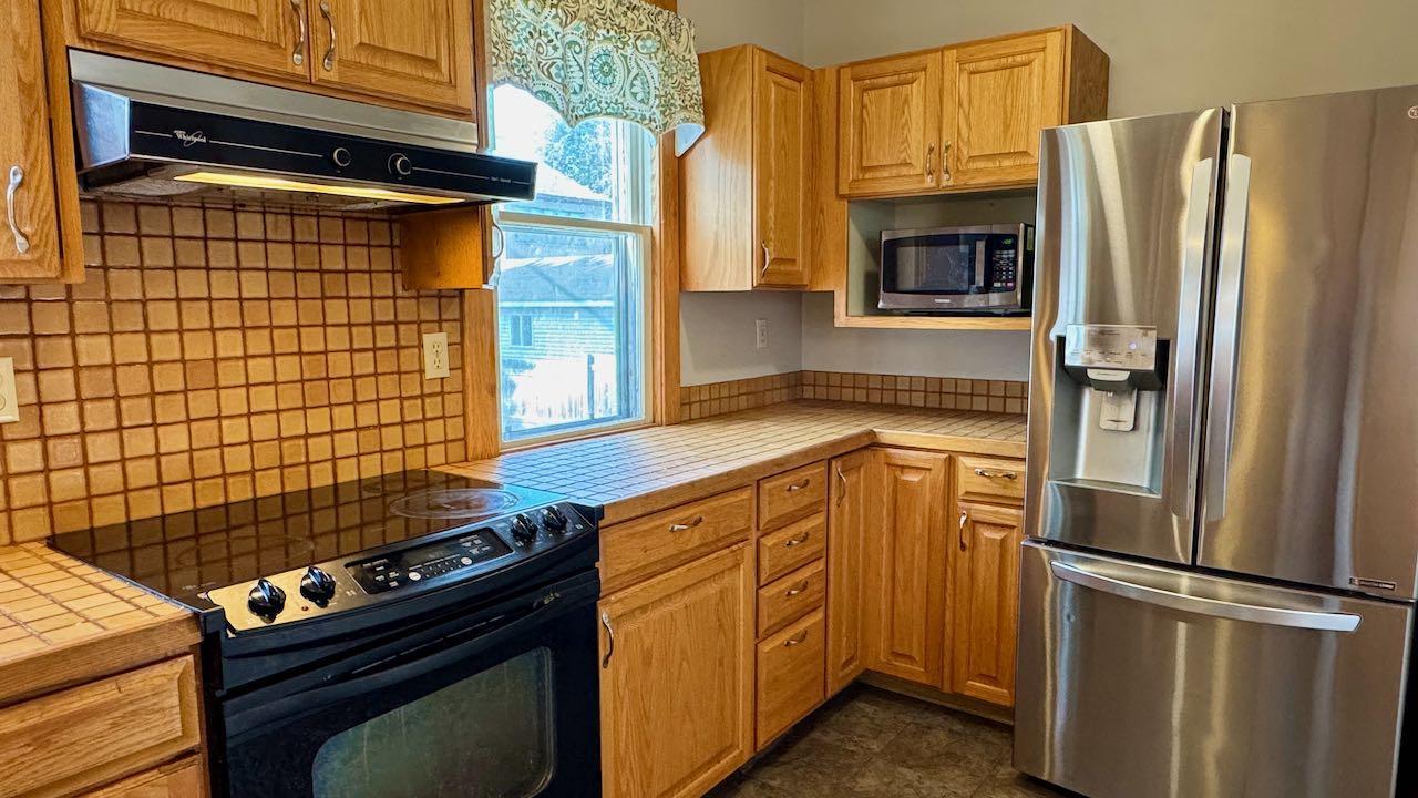 (19) Kitchen.jpeg