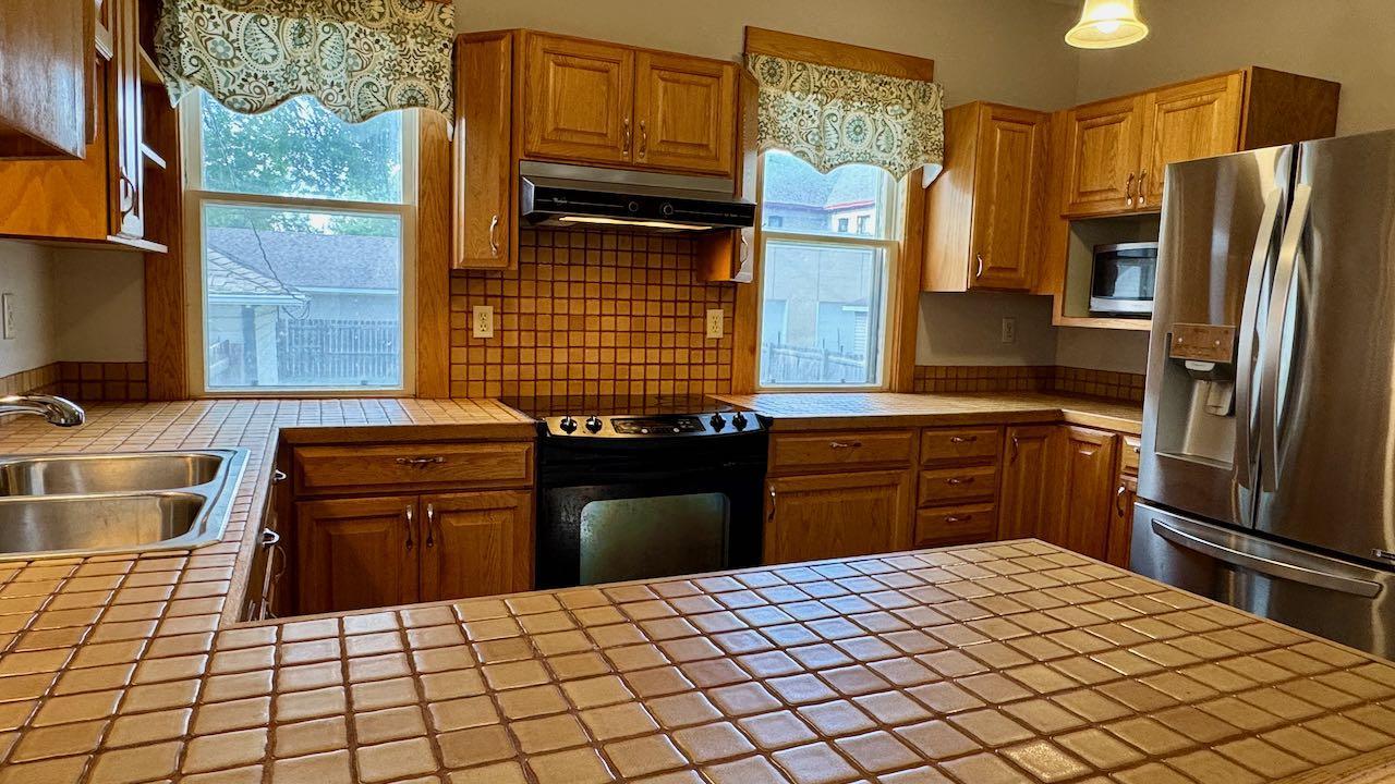(20) Kitchen.jpeg