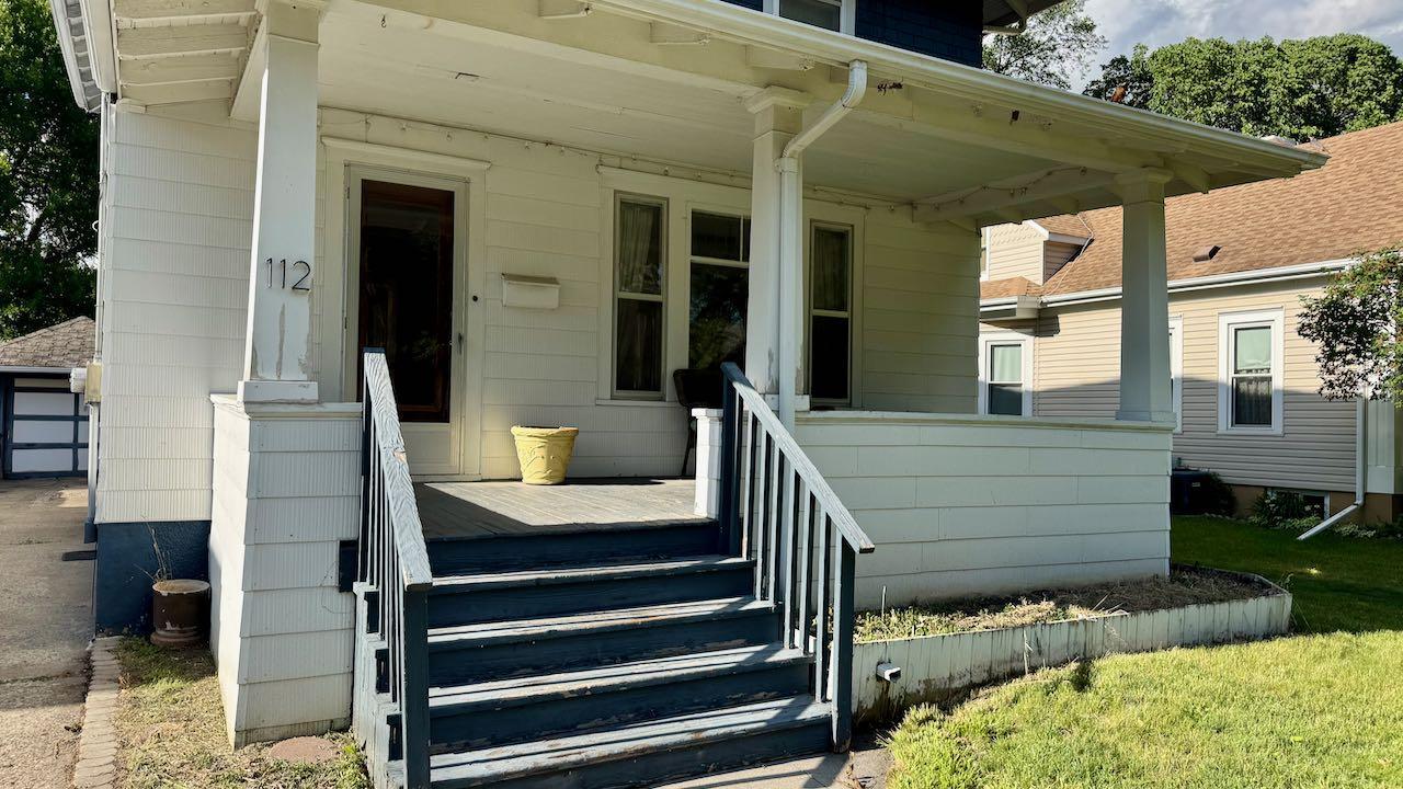 (4) Front Porch.jpeg