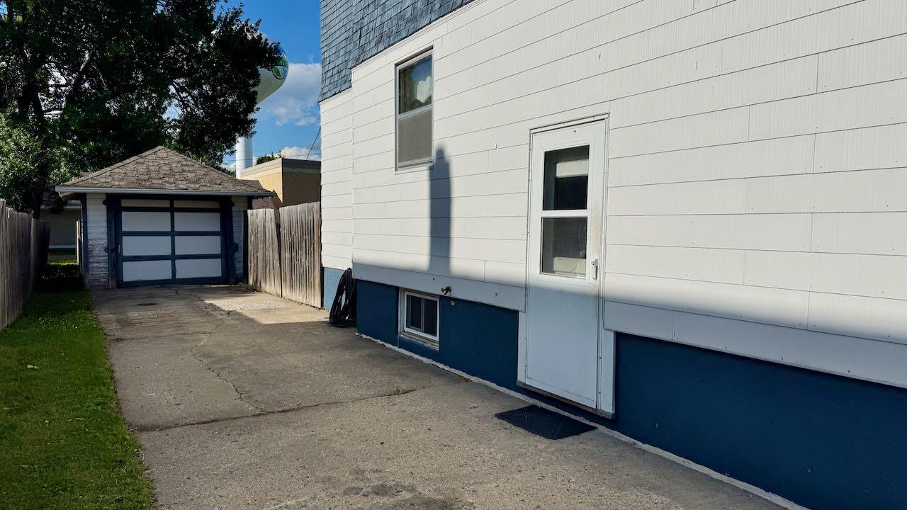 (41) Garage.jpeg