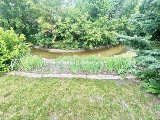 Back lot-adjoins Redwood River