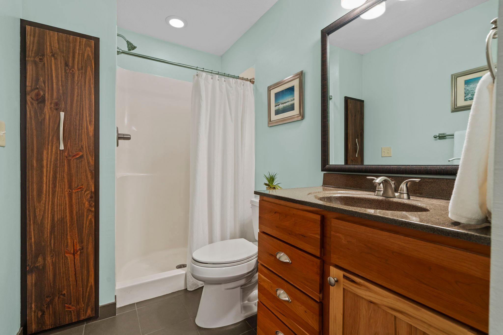 64-web-or-mls-9040 E Sunrise Cir-398.jpg