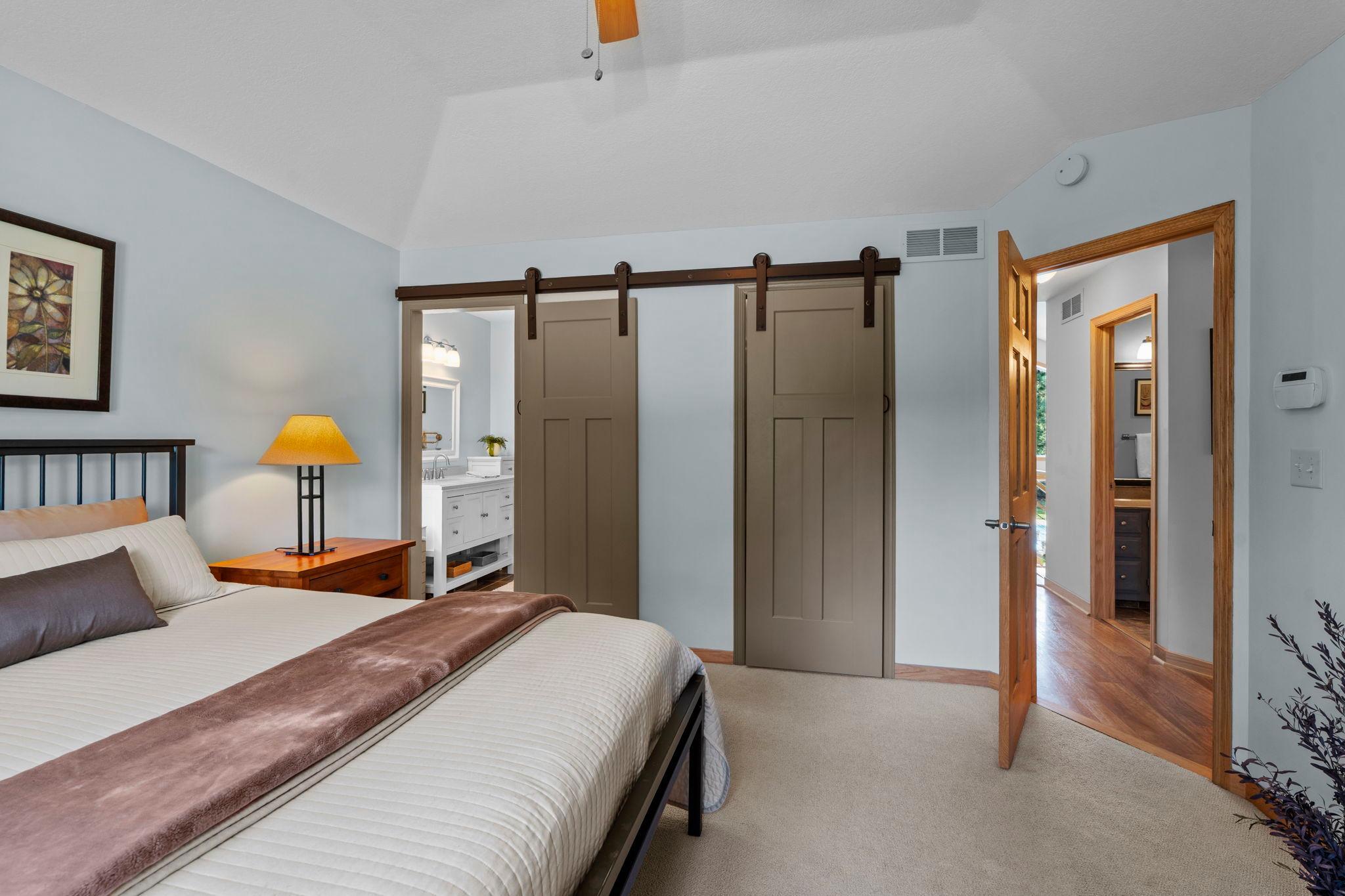 45-web-or-mls-9040 E Sunrise Cir-303.jpg