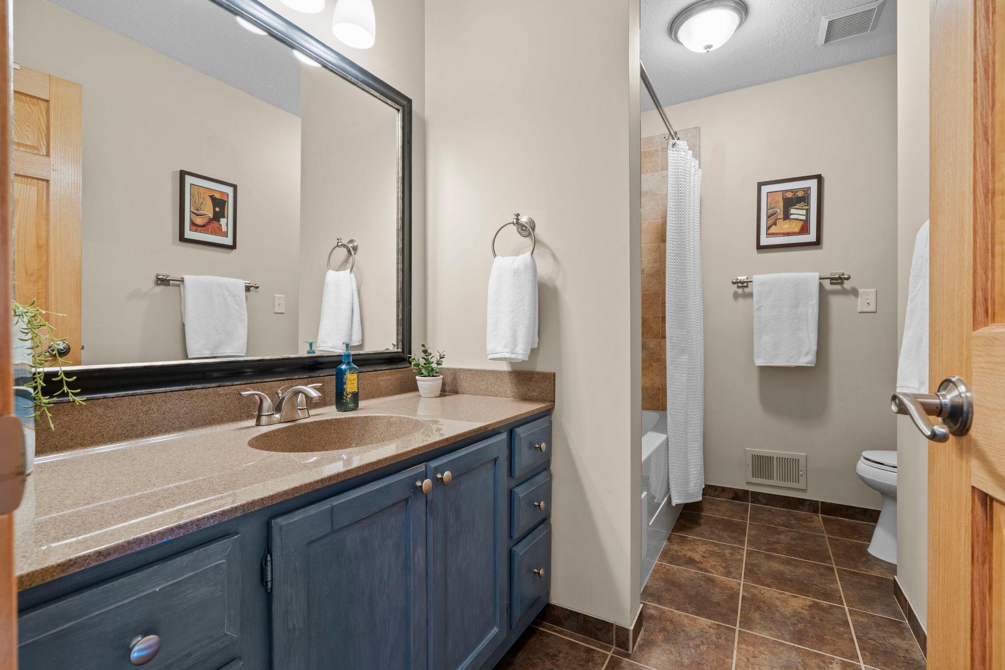 52-web-or-mls-9040 E Sunrise Cir-338.jpg