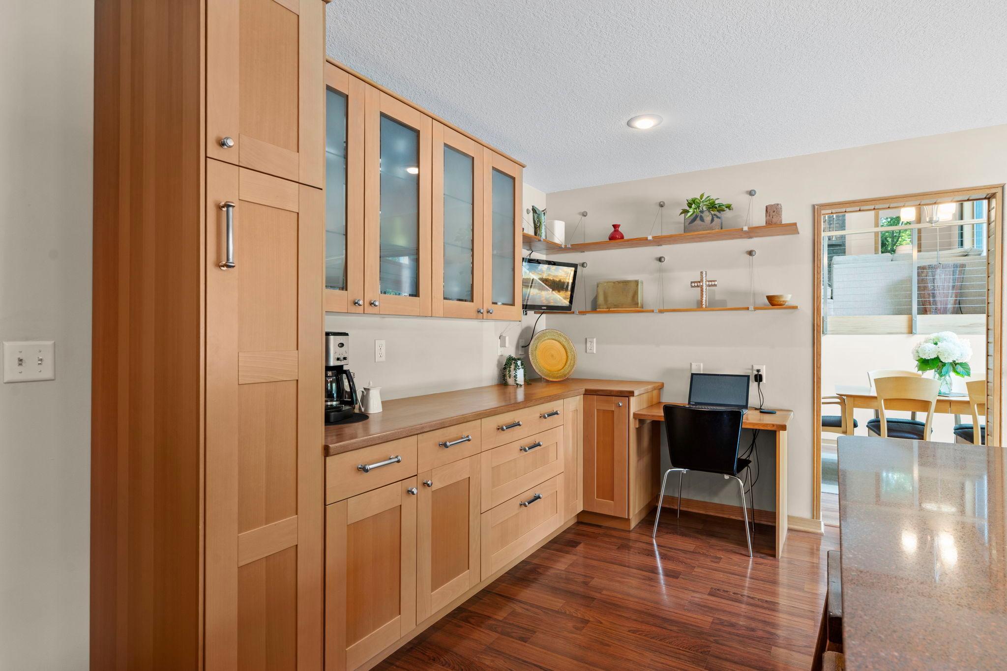 42-web-or-mls-9040 E Sunrise Cir-238.jpg