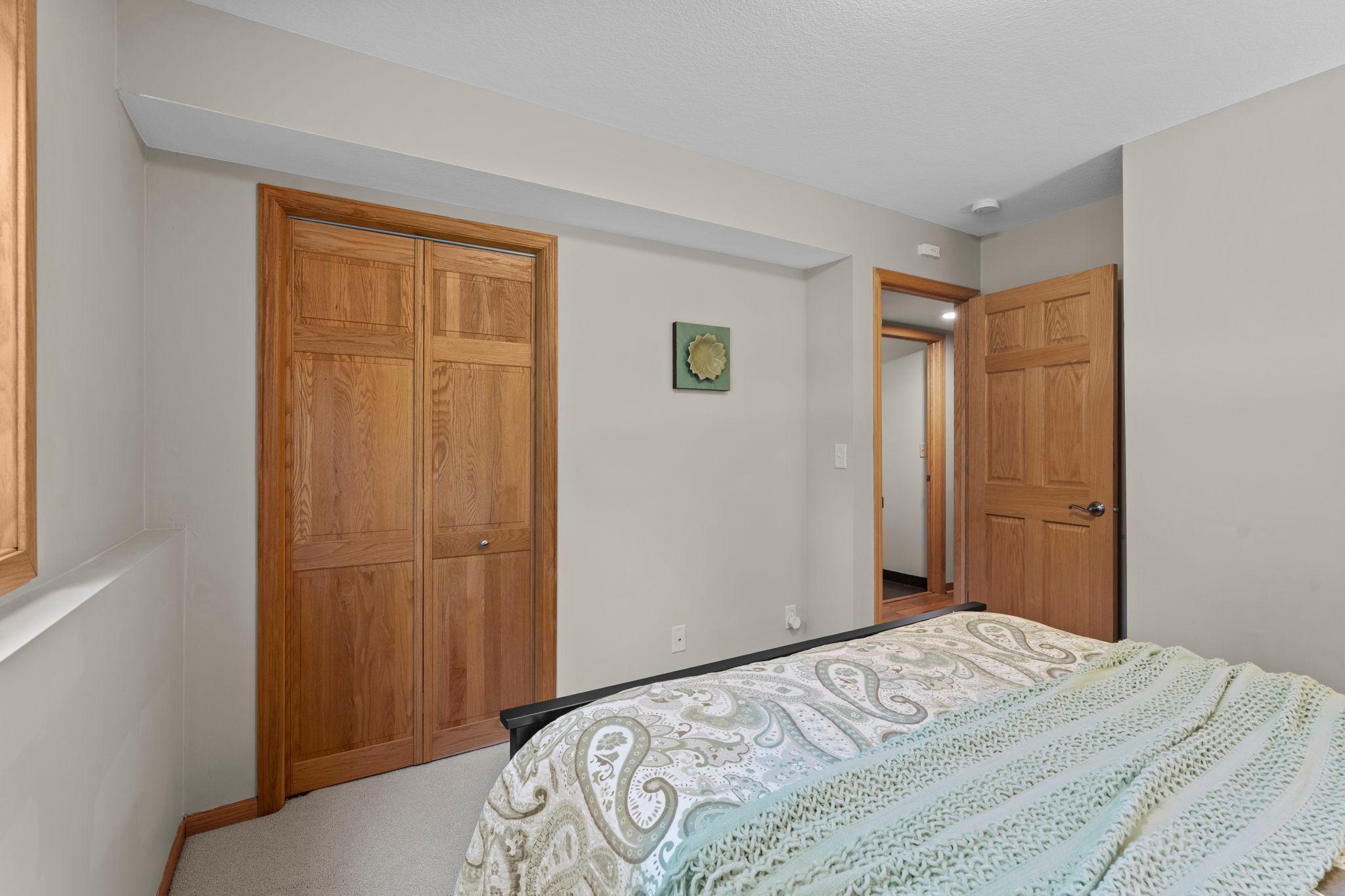 63-web-or-mls-9040 E Sunrise Cir-393.jpg