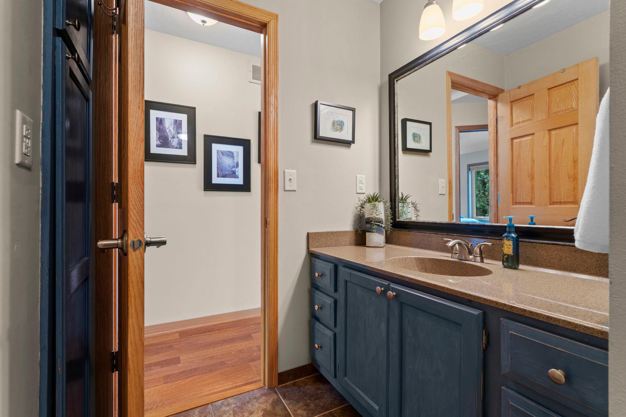54-web-or-mls-9040 E Sunrise Cir-348.jpg