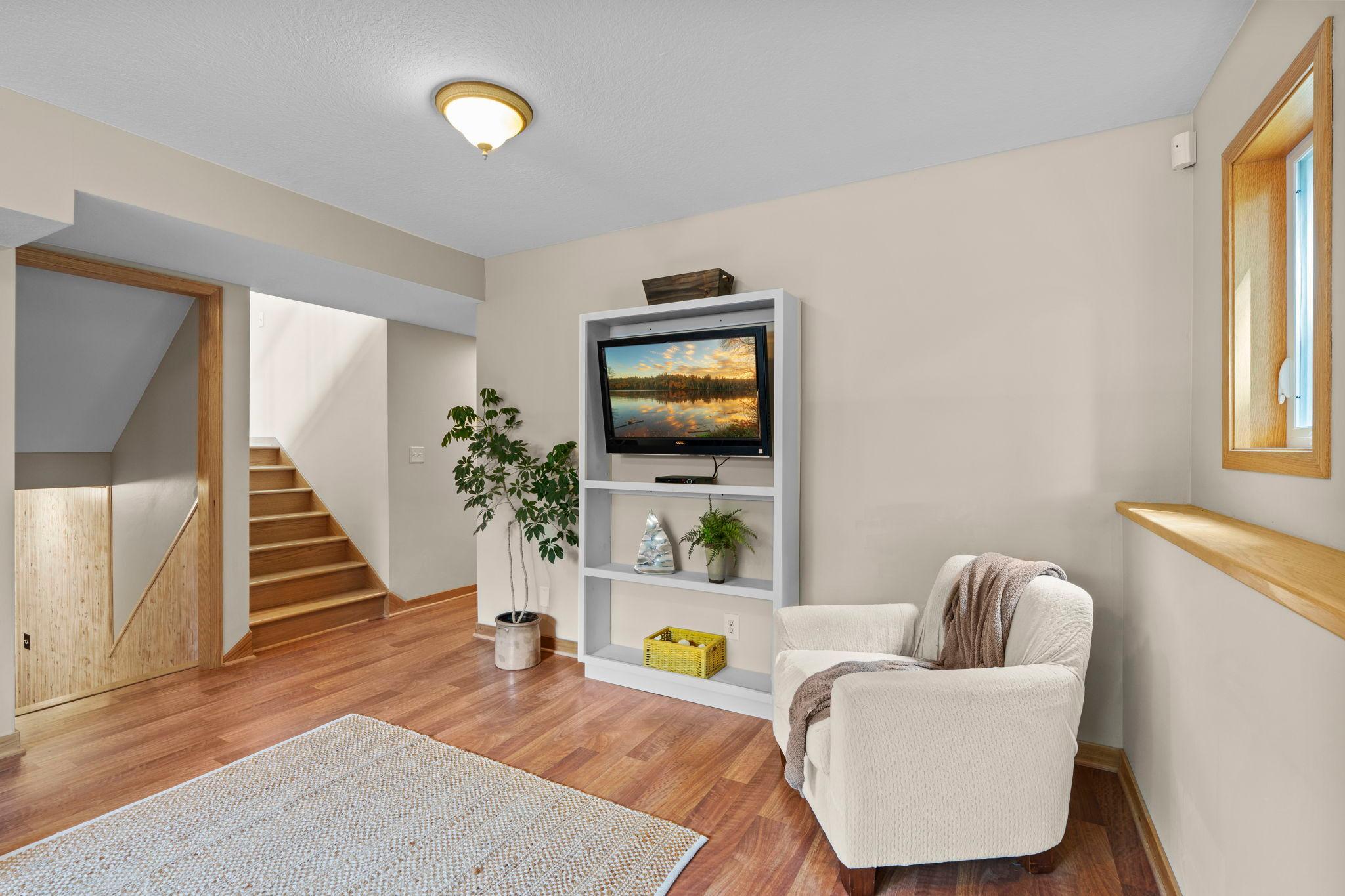 57-web-or-mls-9040 E Sunrise Cir-363.jpg