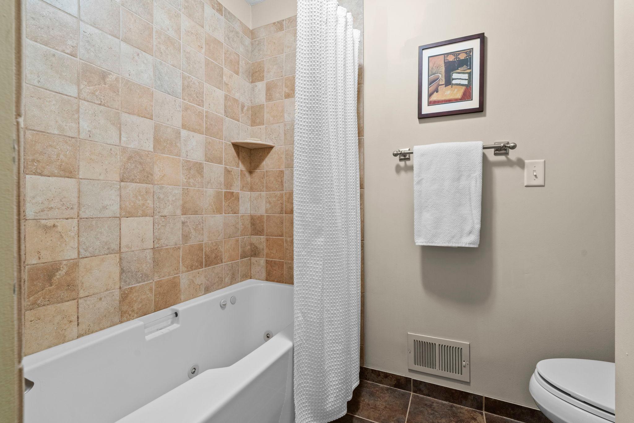 53-web-or-mls-9040 E Sunrise Cir-343.jpg