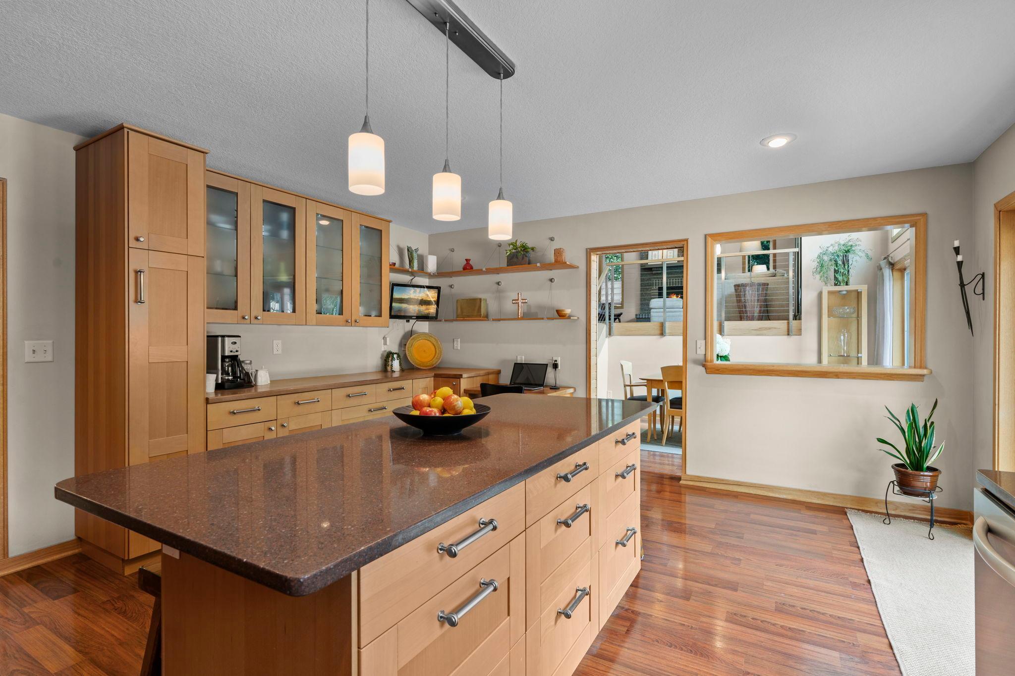 40-web-or-mls-9040 E Sunrise Cir-228.jpg