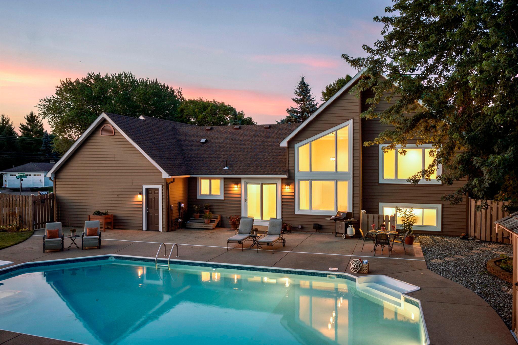 2-web-or-mls-9040 E Sunrise Cir-18_1.jpg