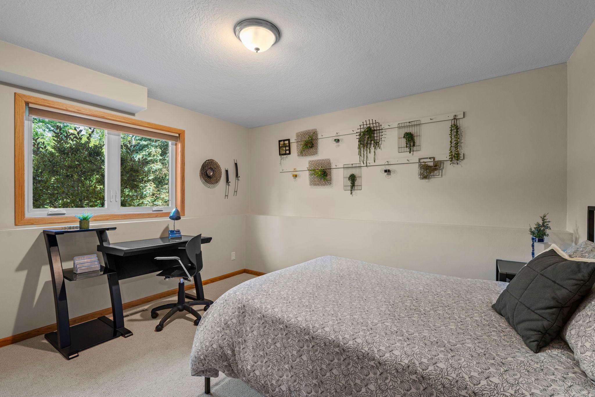 60-web-or-mls-9040 E Sunrise Cir-378.jpg