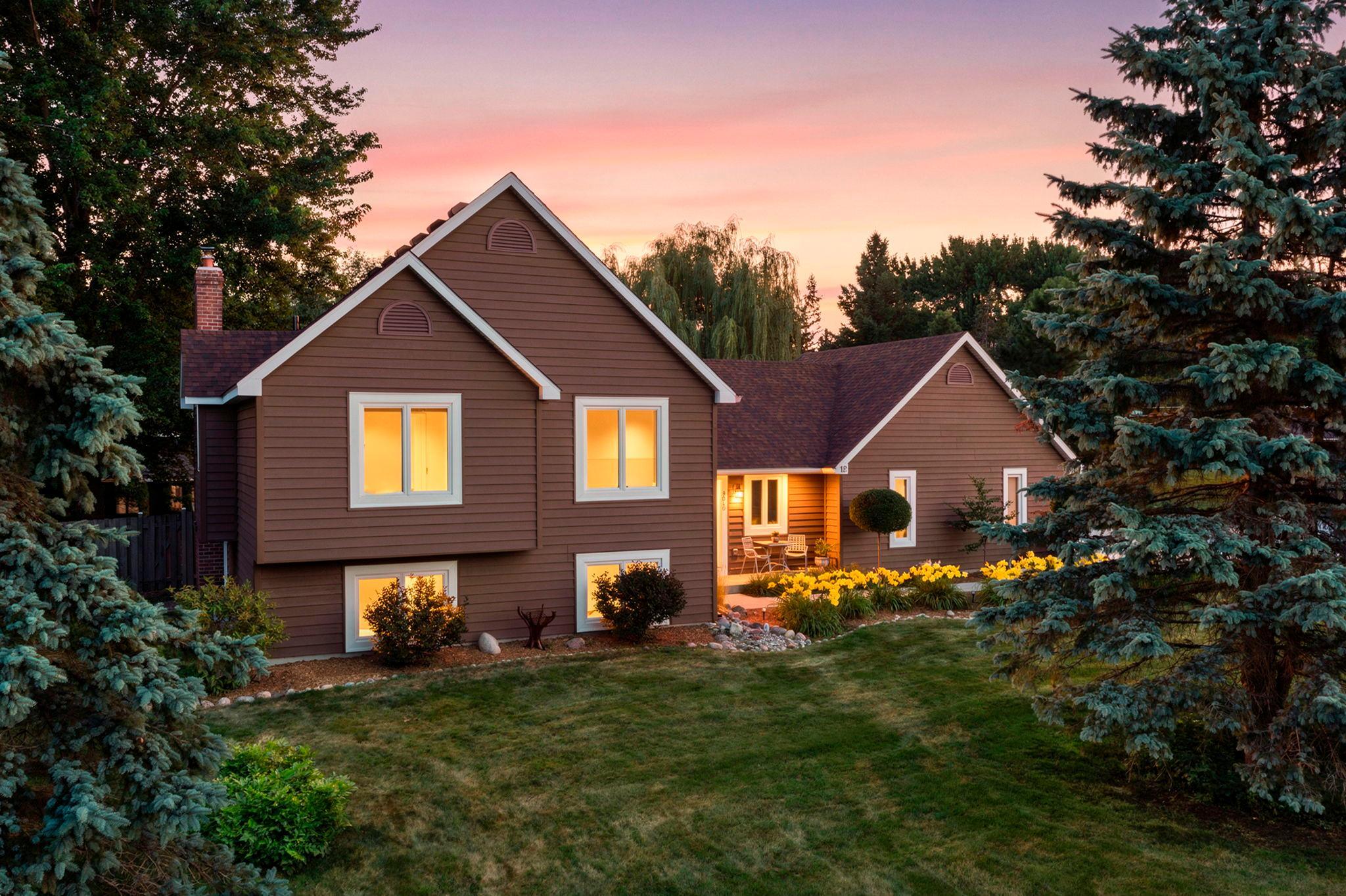1-web-or-mls-9040 E Sunrise Cir-12_1.jpg