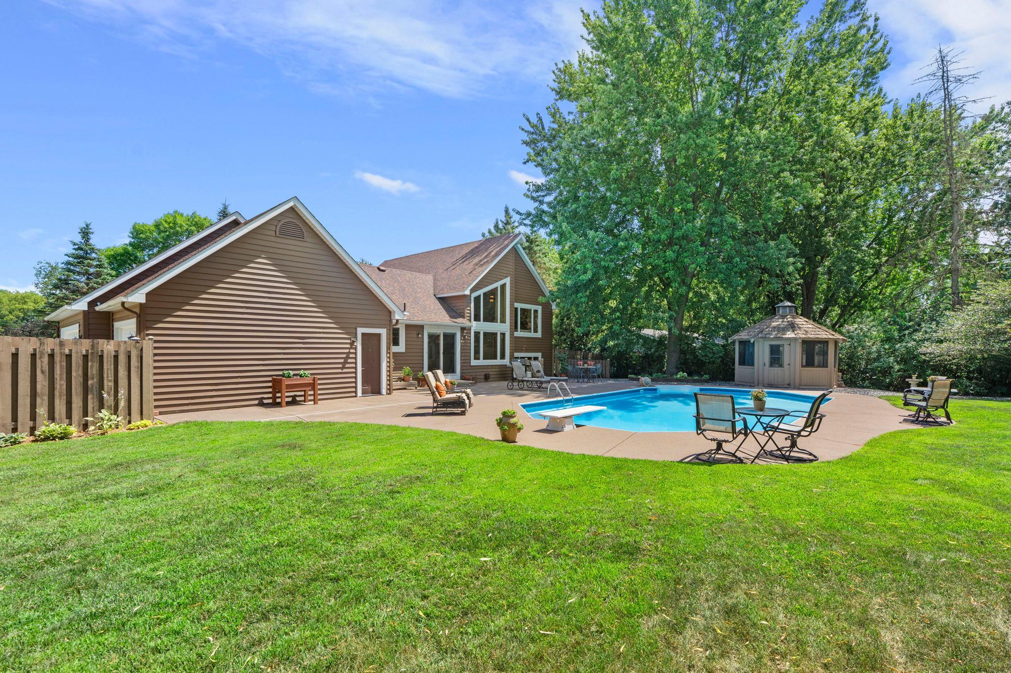 90-web-or-mls-9040 E Sunrise Cir-103.jpg