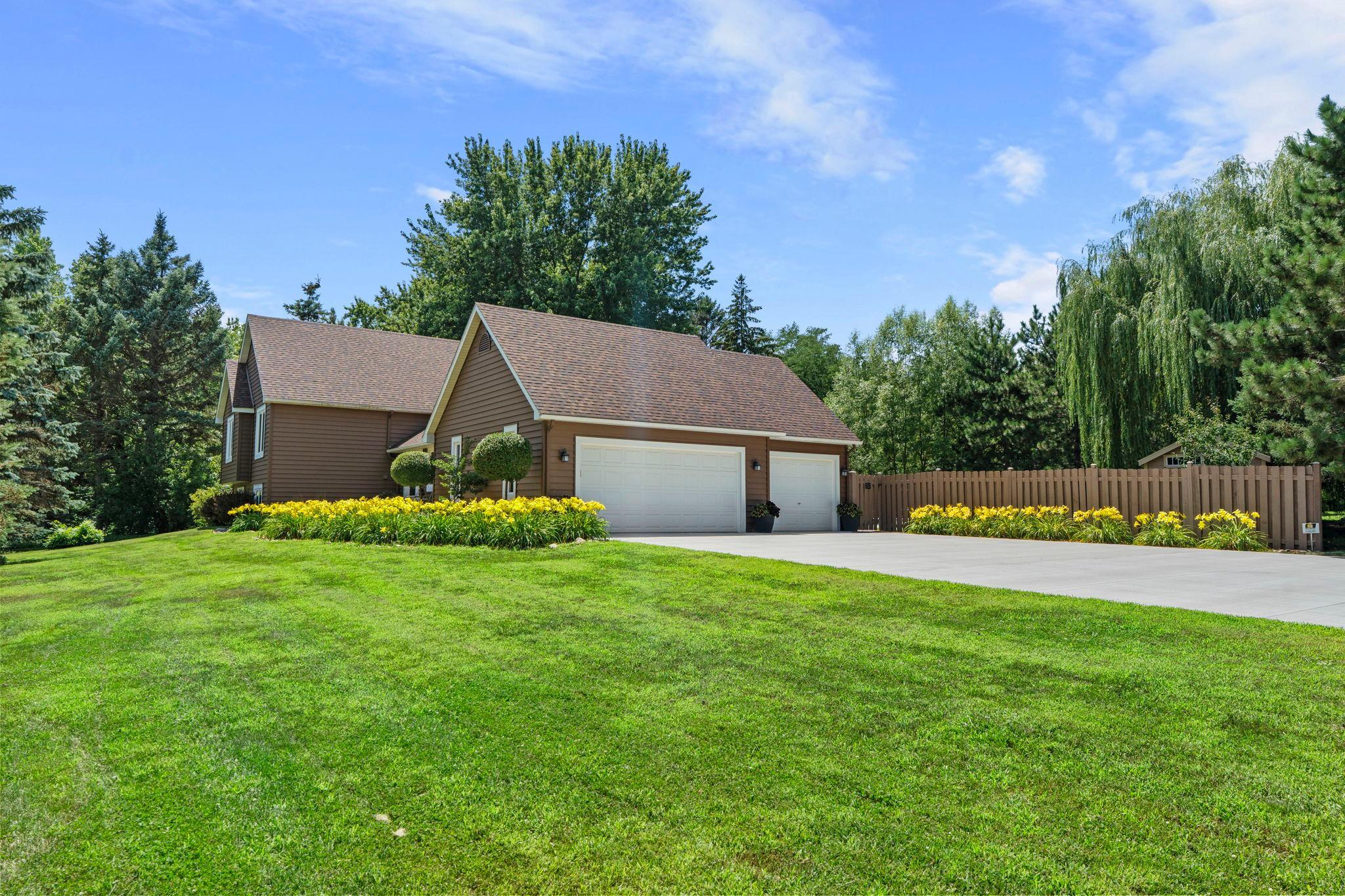 11-web-or-mls-9040 E Sunrise Cir-58.jpg