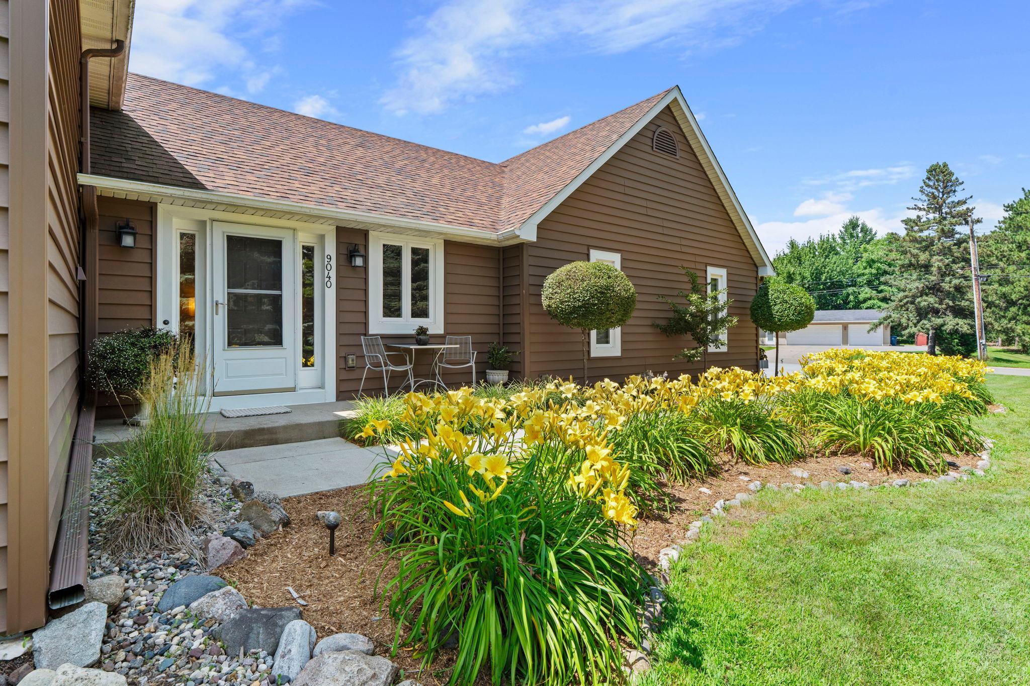 15-web-or-mls-9040 E Sunrise Cir-83.jpg
