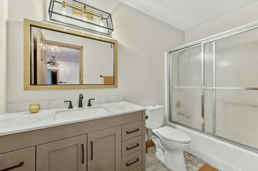 Upstairs Full bathroom
