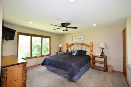 17910 Wedgewood Drive, Zumbrota, MN 55992