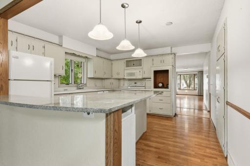 Formal dining / living space to accommodate larger gatherings