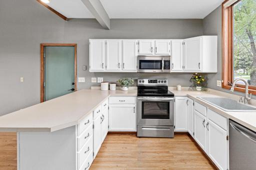 8955 Hilltop Drive, Saint Bonifacius, MN 55375
